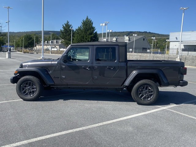 New 2025 Jeep Gladiator Sport image 4