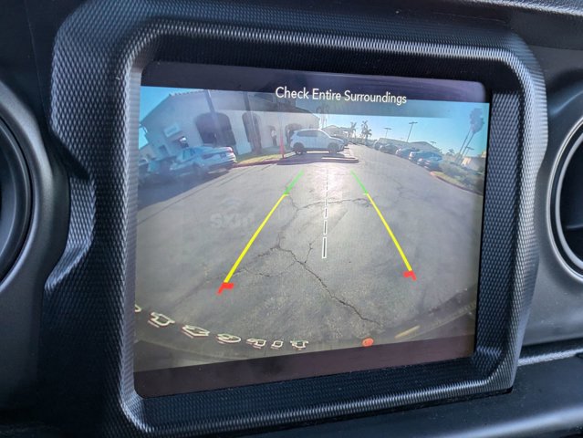 Used 2023 Jeep Wrangler Unlimited w/ Sun & Screen Package image 15