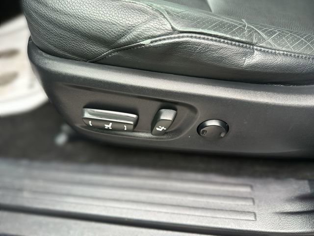 Used 2011 Toyota 4Runner SR5 w/ Premium Pkg w/Leather AWD/4WD image 13