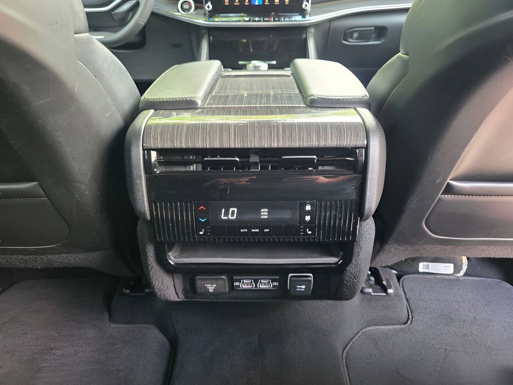 Used 2022 Jeep Wagoneer Series III image 12