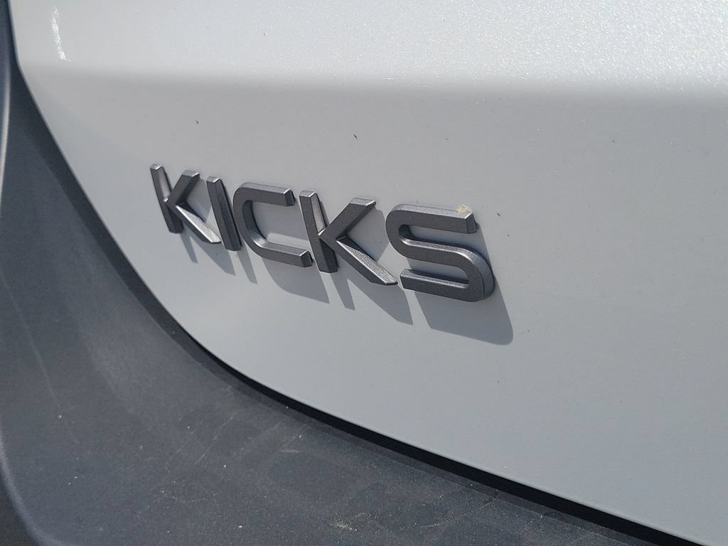 Used 2025 Nissan Kicks SV AWD/4WD image 5