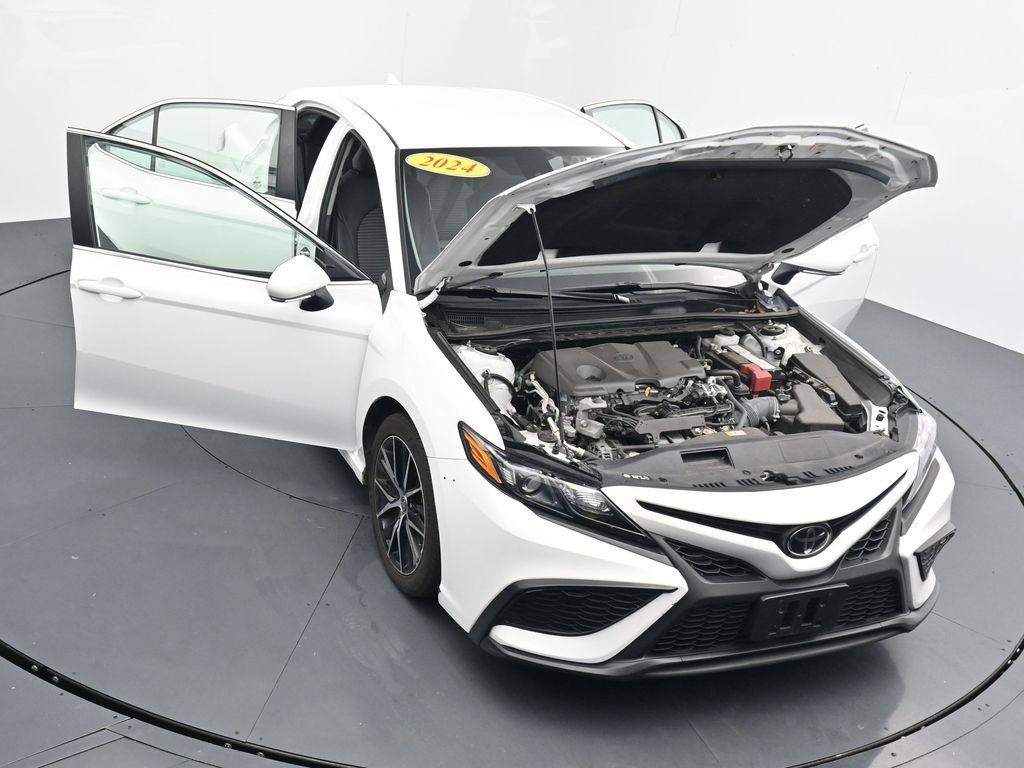 Used 2024 Toyota Camry SE w/ Cold Weather Package FWD image 39