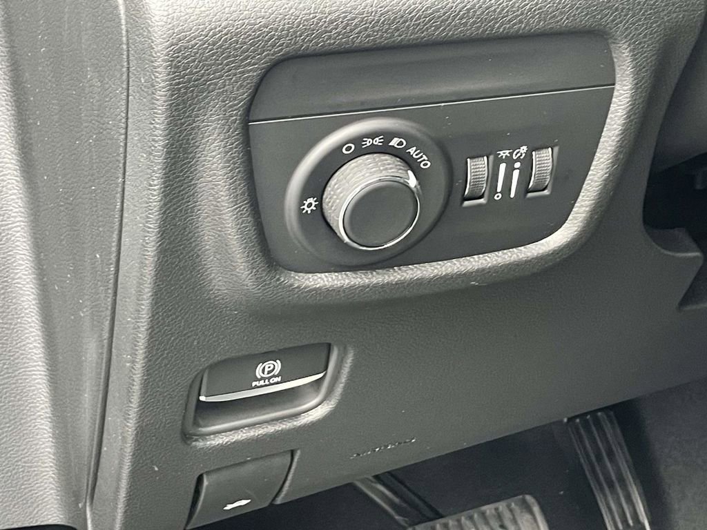 New 2025 Jeep Grand Cherokee Laredo X w/ Luxury Tech Group I image 28