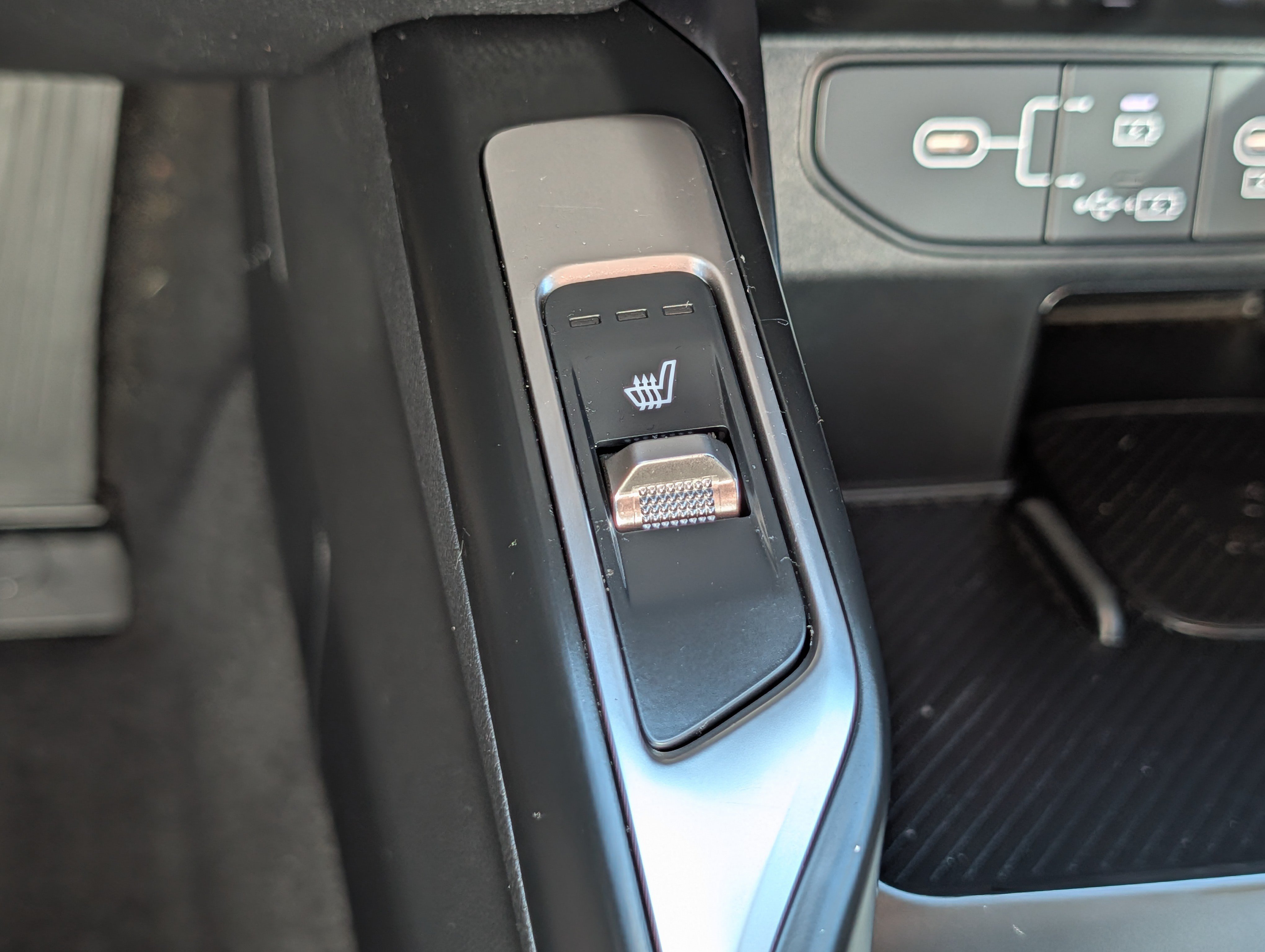 Certified 2025 Kia Sorento S AWD/4WD image 28