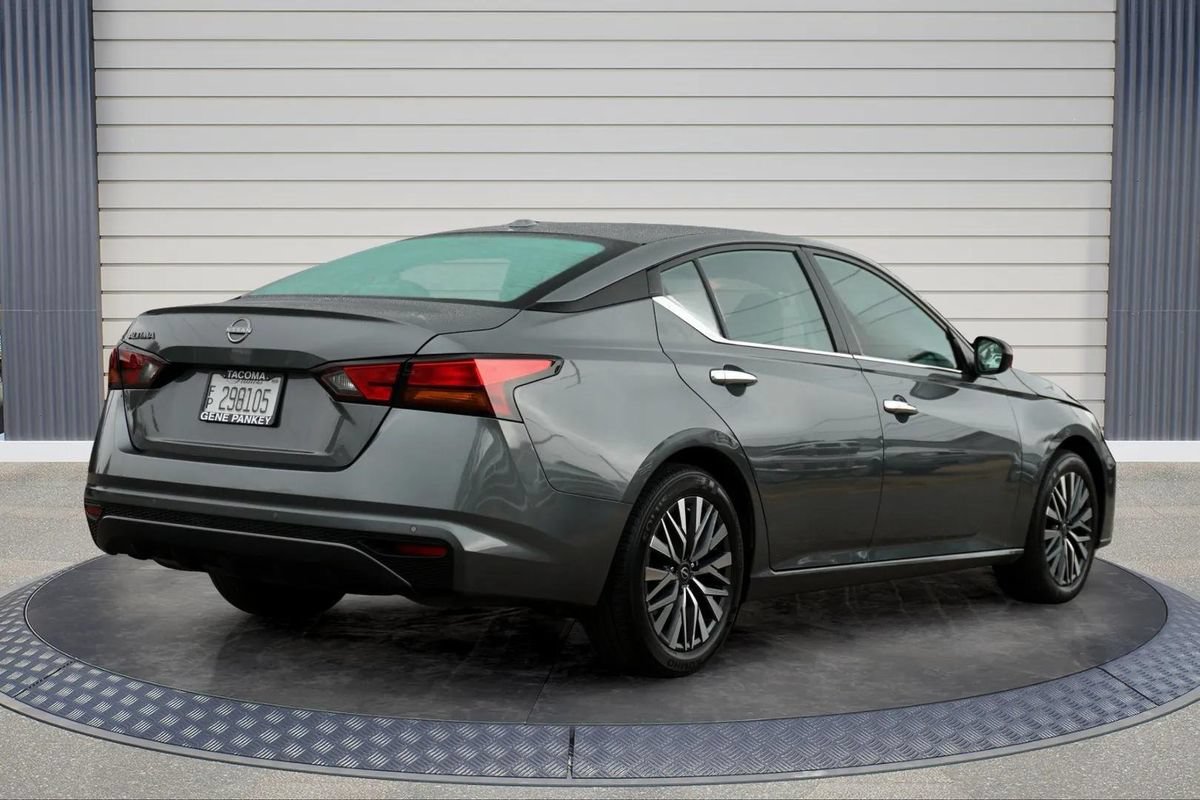 Used 2025 Nissan Altima 2.5 SV FWD image 7