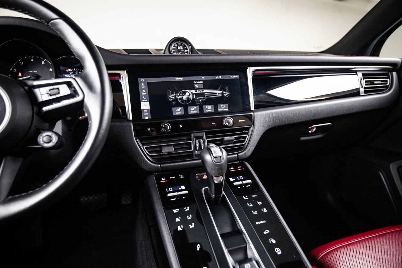 Certified 2023 Porsche Macan AWD/4WD image 19