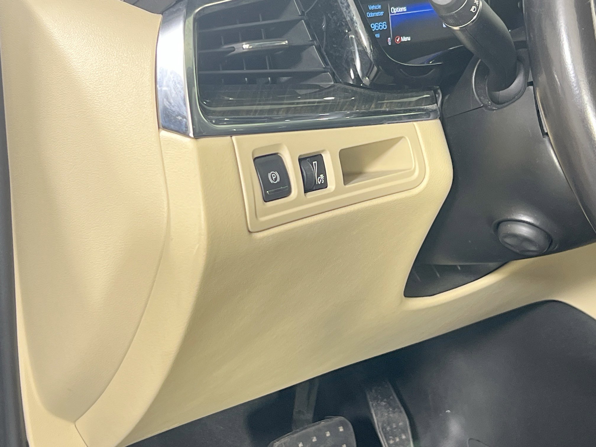 Used 2018 Cadillac XT5 AWD image 10