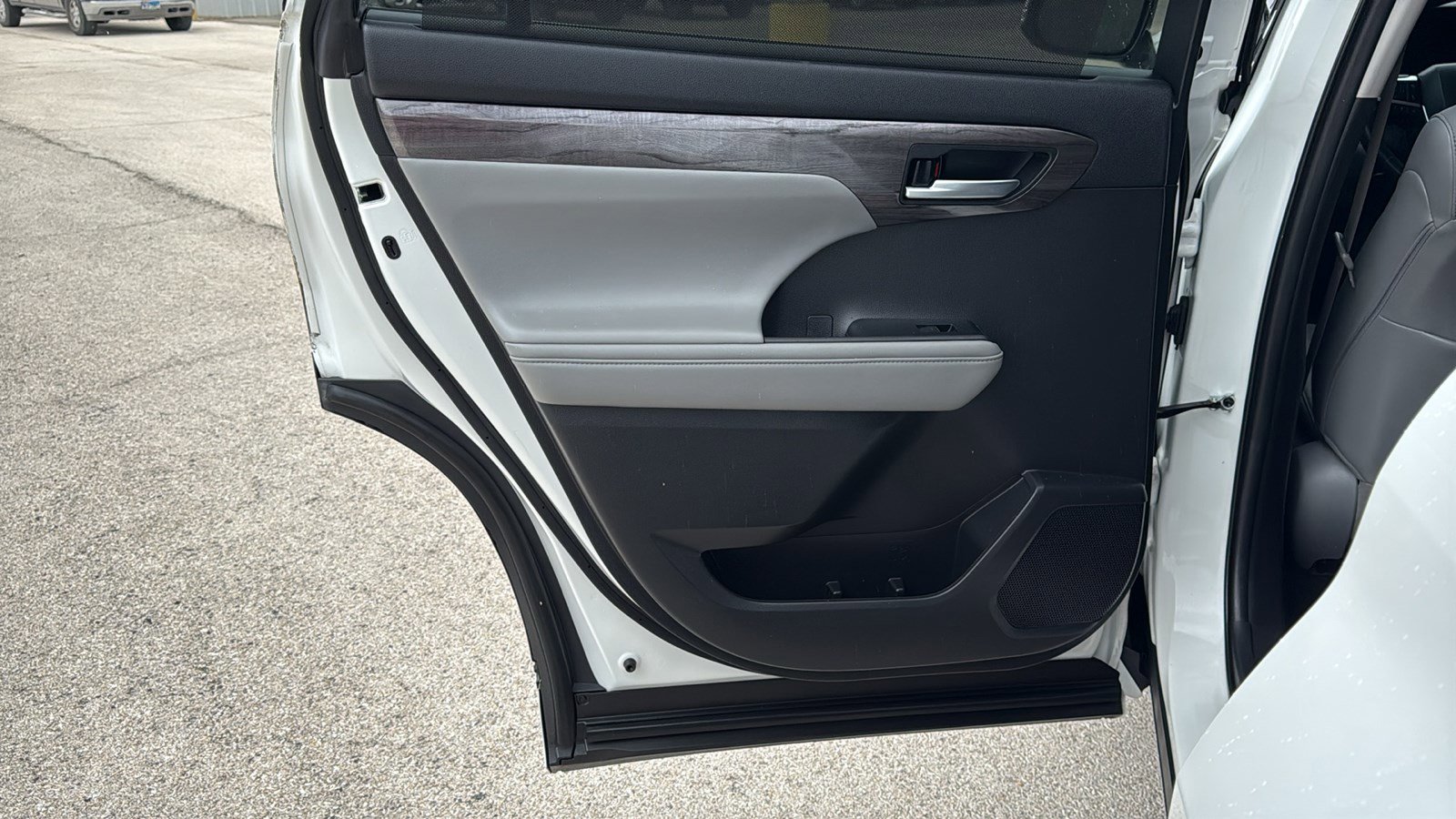 Used 2022 Toyota Highlander Platinum image 14