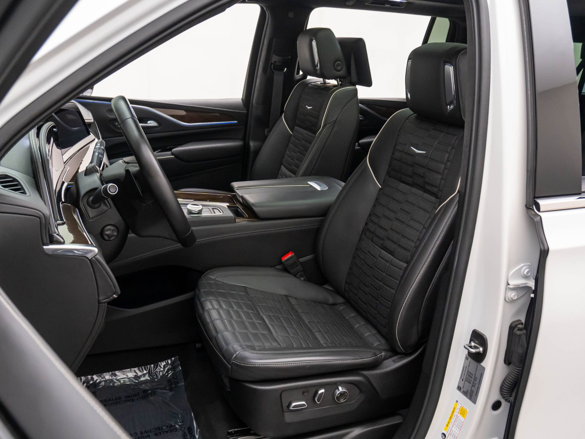 Certified 2024 Cadillac Escalade ESV Premium Luxury Platinum w/ Heavy-Duty Trailer Package image 19