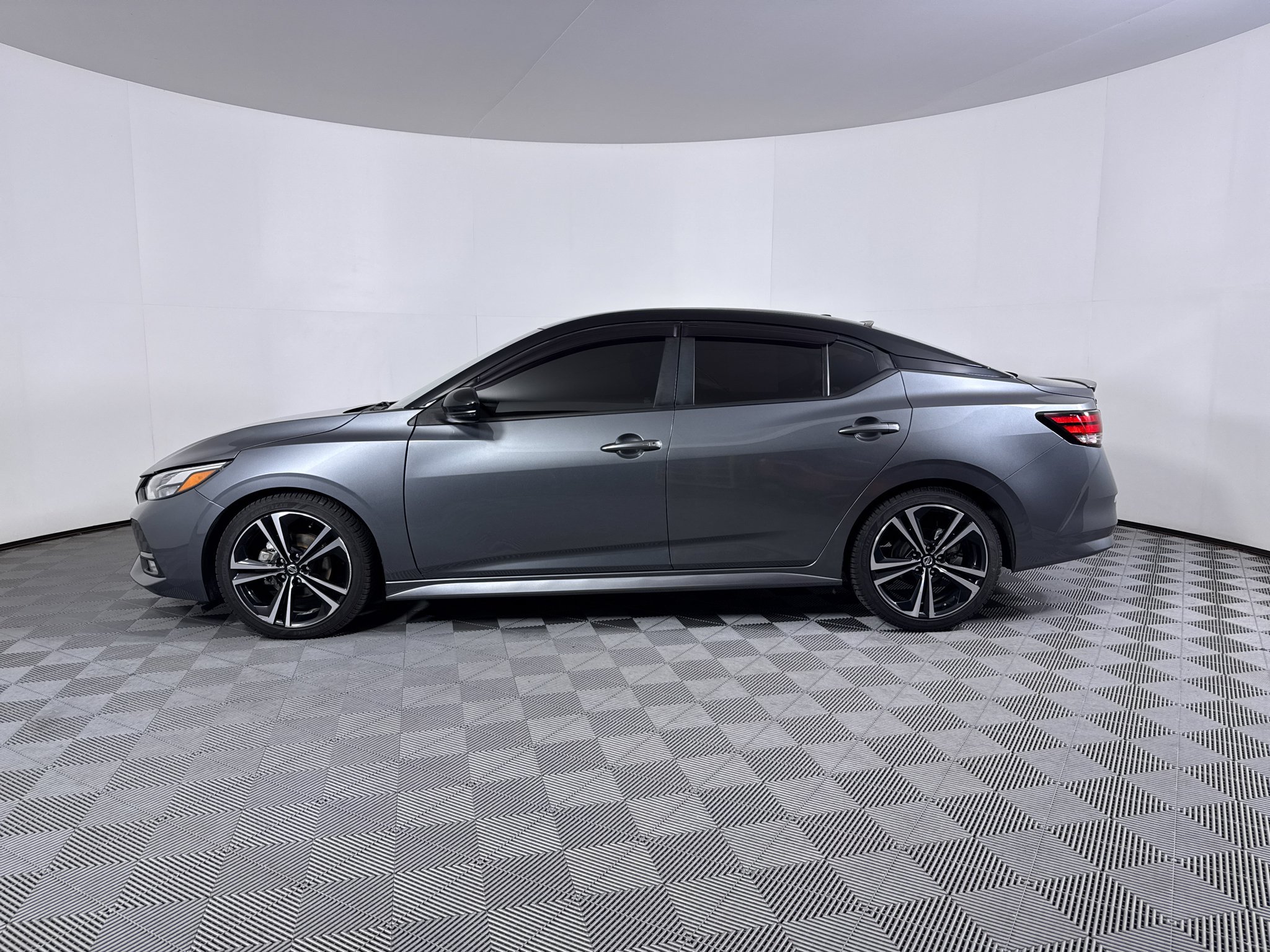 Used 2020 Nissan Sentra SR w/ Electronics Package FWD image 10