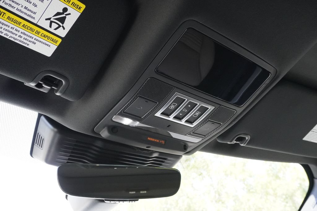 New 2026 Land Rover Discovery Dynamic SE AWD/4WD image 16