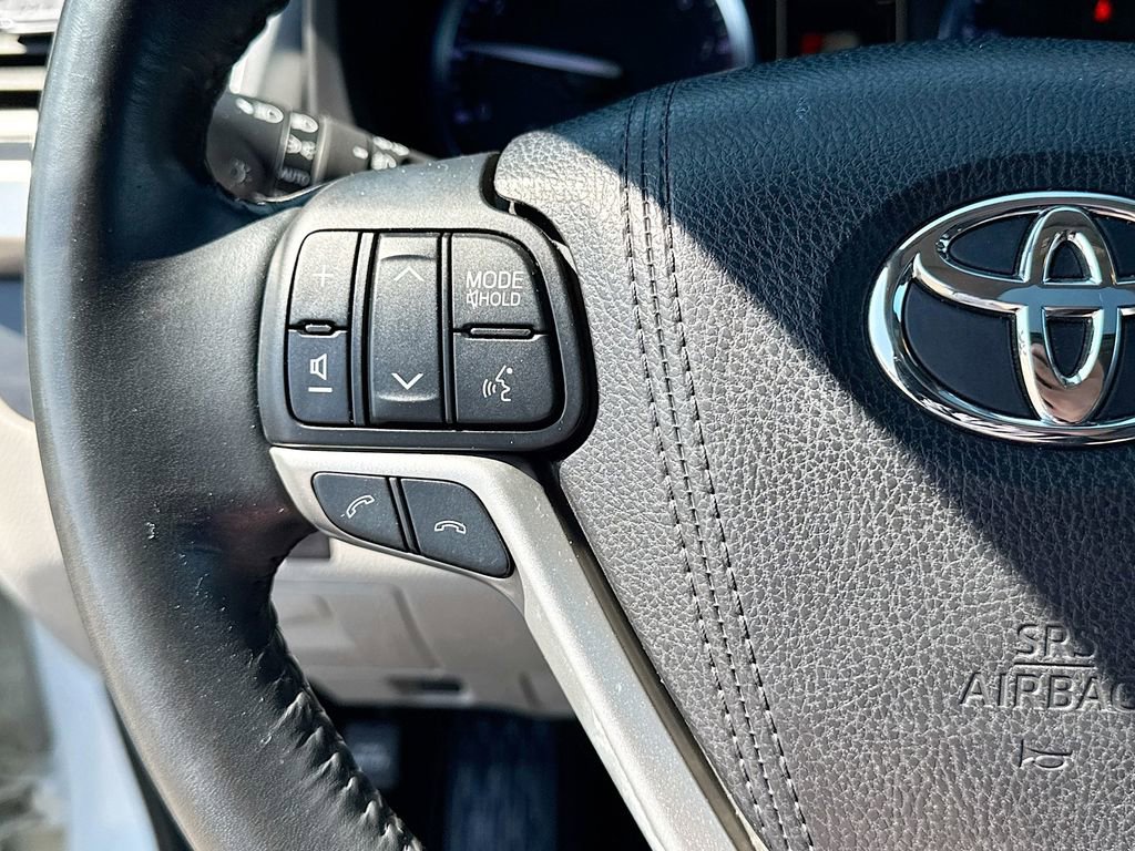 Used 2018 Toyota Highlander XLE AWD/4WD image 8