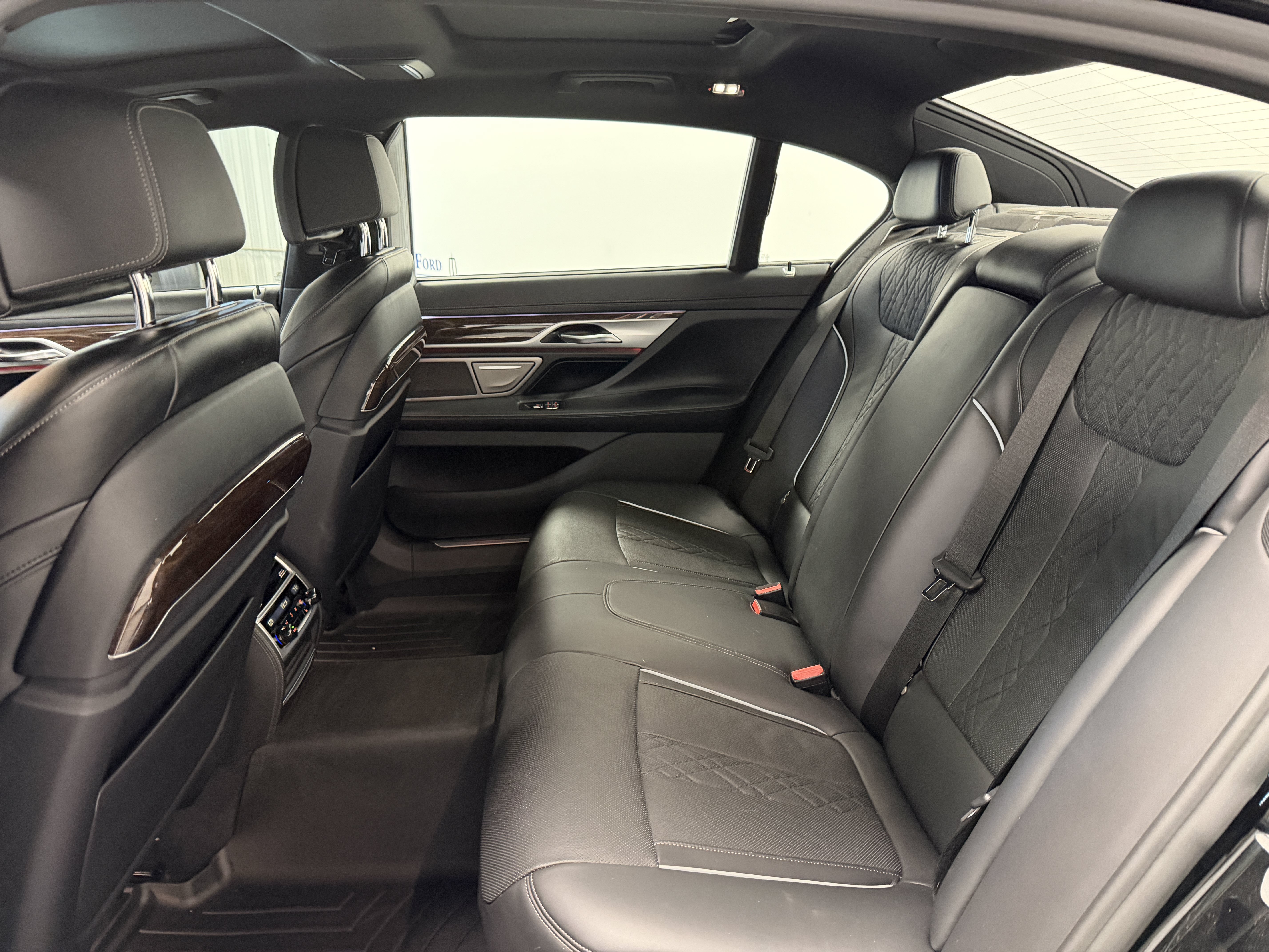 Used 2020 BMW 750i xDrive w/ Executive Package AWD/4WD image 24