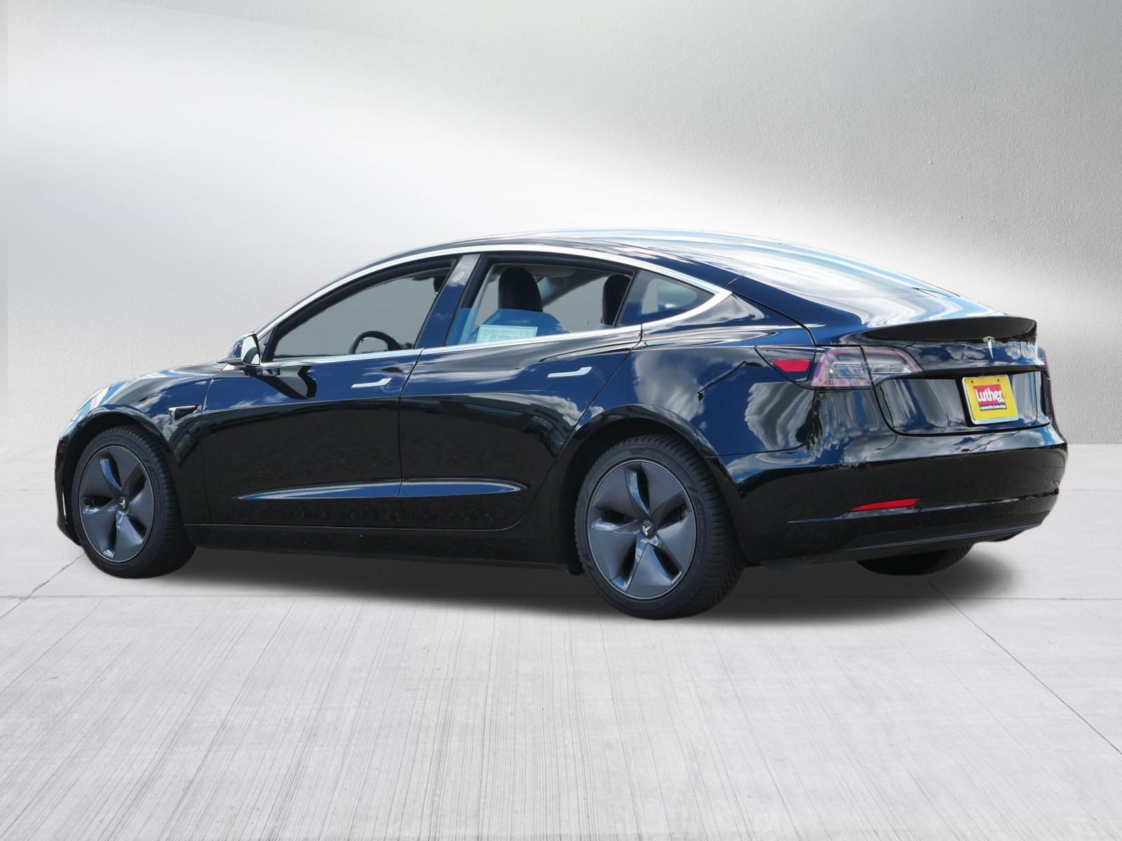 Used 2020 Tesla Model 3 Standard Range RWD image 5