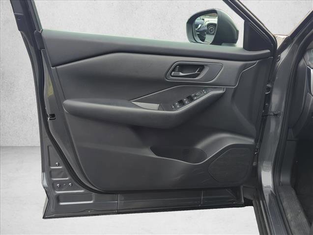 Used 2024 Nissan Rogue S image 10