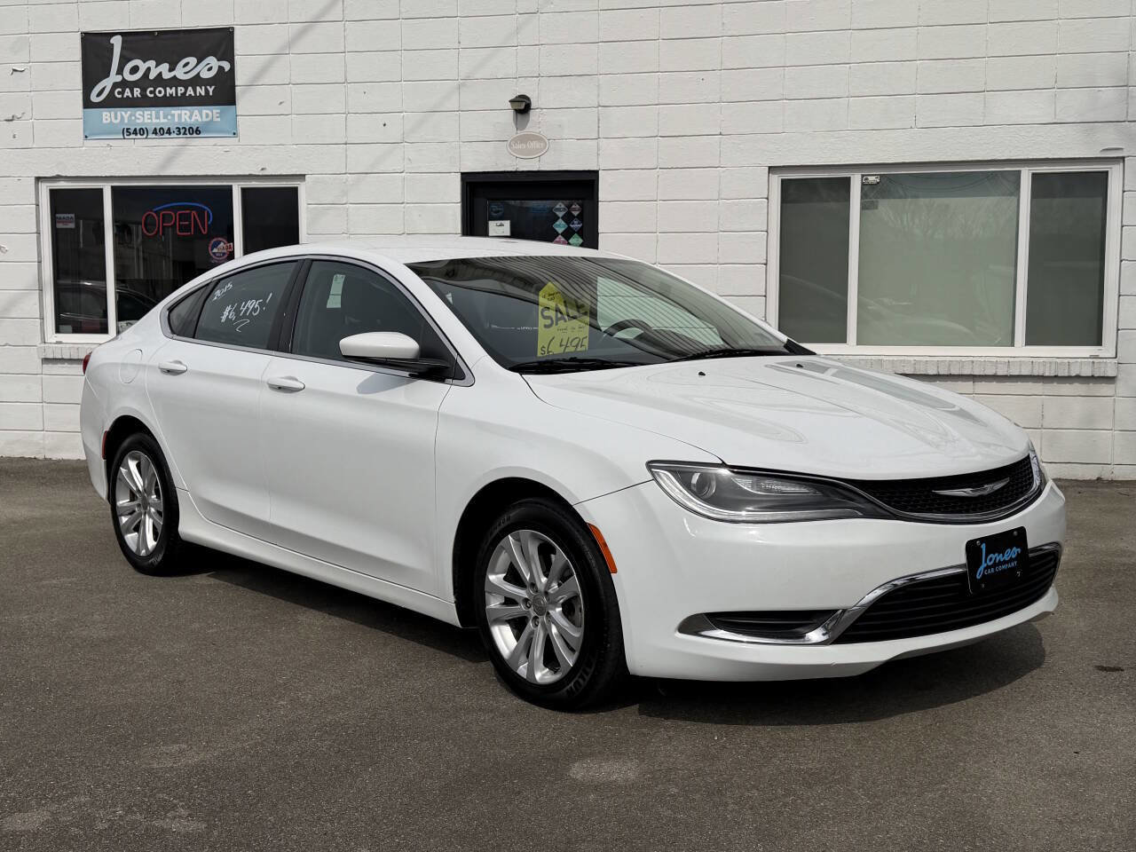 Used 2015 Chrysler 200 Limited w/ Convenience Group image 2