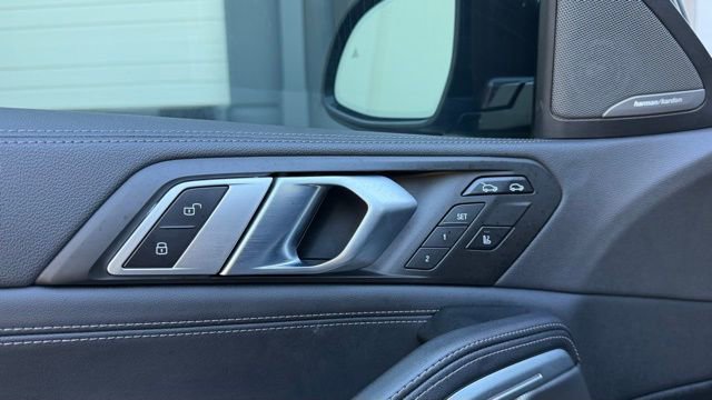 Used 2023 BMW X6 M50i w/ Executive Package image 47