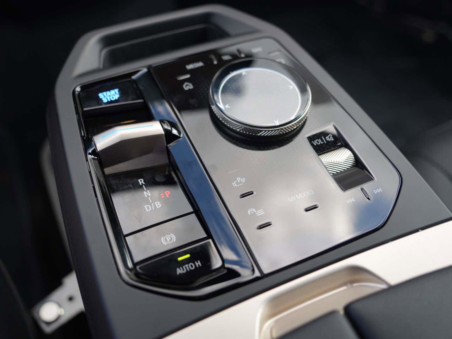 Used 2025 BMW iX xDrive50 w/ Convenience Package image 22