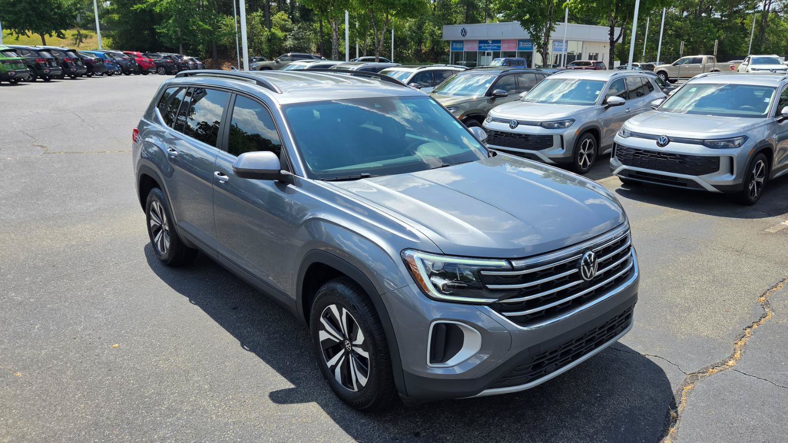 Used 2024 Volkswagen Atlas SE FWD image 7