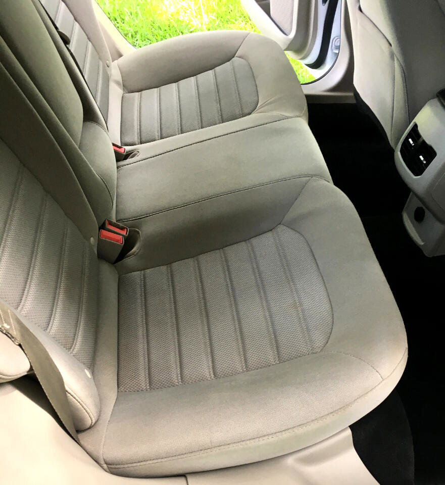 Used 2019 Ford Fusion SE image 18