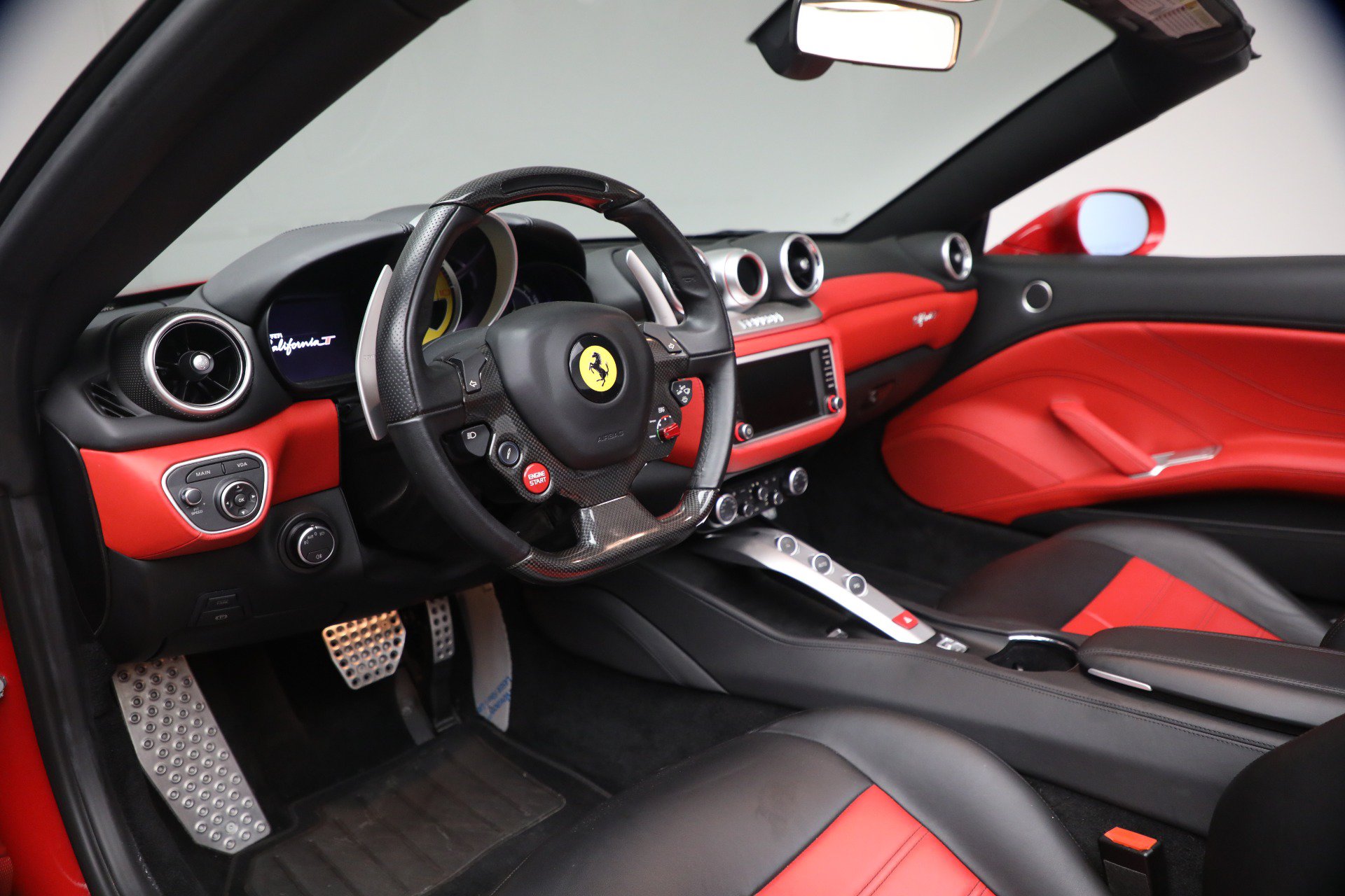 Certified 2017 Ferrari California T RWD image 13