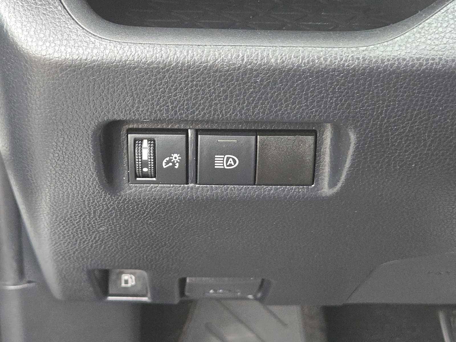 Used 2020 Toyota RAV4 LE image 22