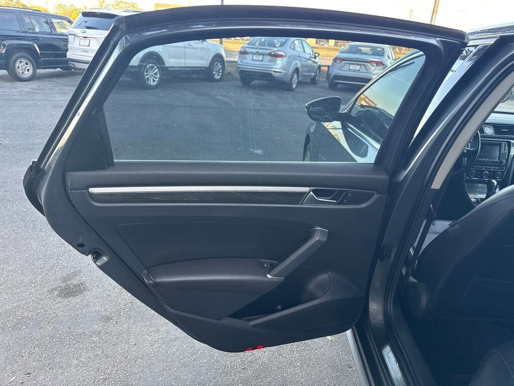 Used 2017 Volkswagen Passat 1.8T SE image 14