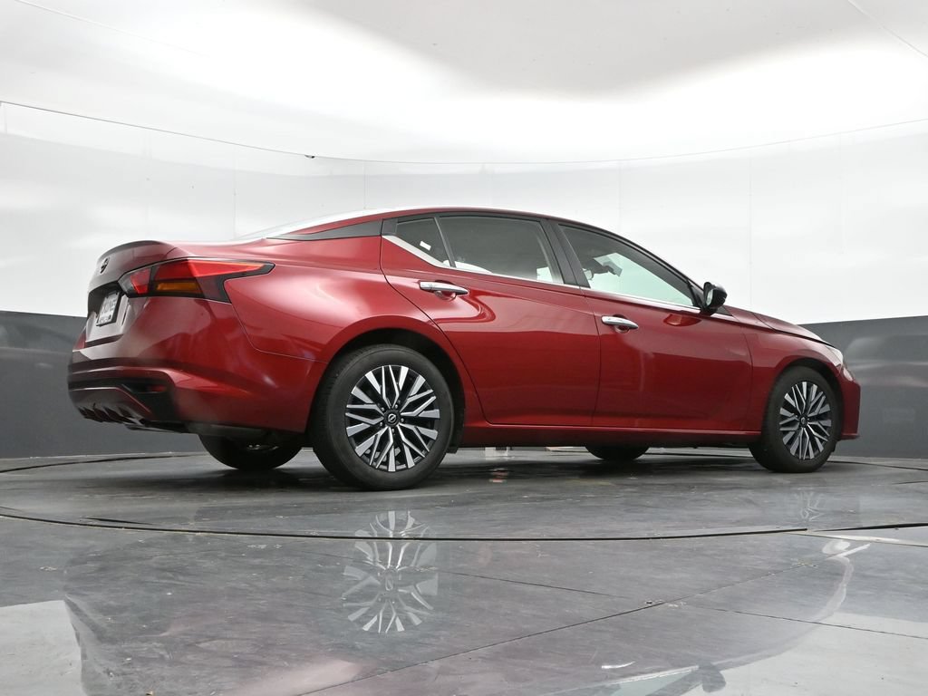 Used 2025 Nissan Altima 2.5 SV FWD image 41
