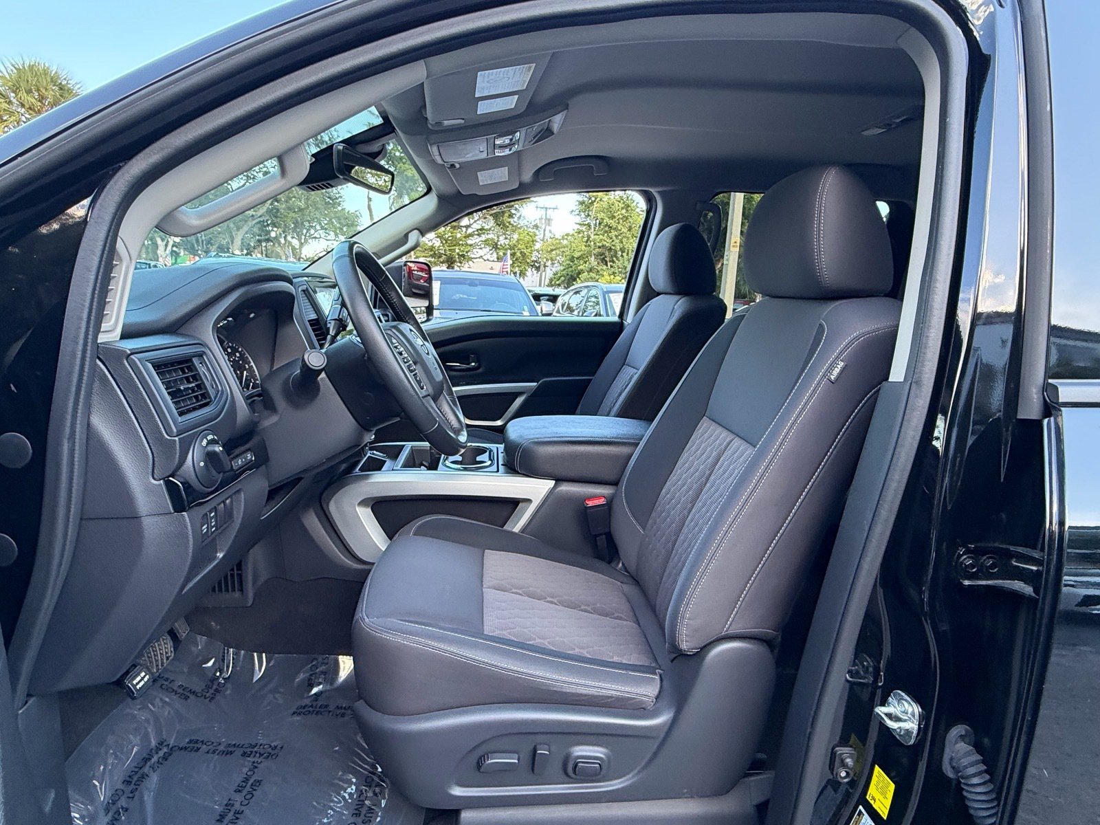 Certified 2024 Nissan Titan SV w/ SV Convenience Package AWD/4WD image 9