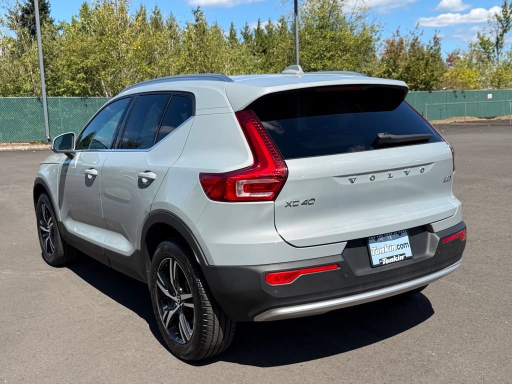 Used 2025 Volvo XC40 B5 Core AWD/4WD image 6