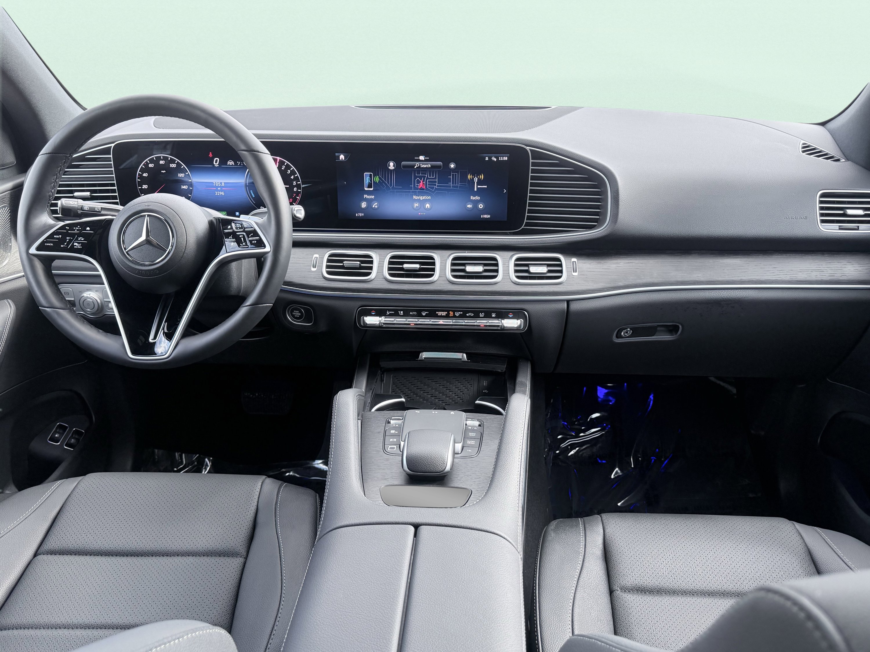 Used 2025 Mercedes-Benz GLE 450e 4MATIC w/ AMG Line Exterior image 38