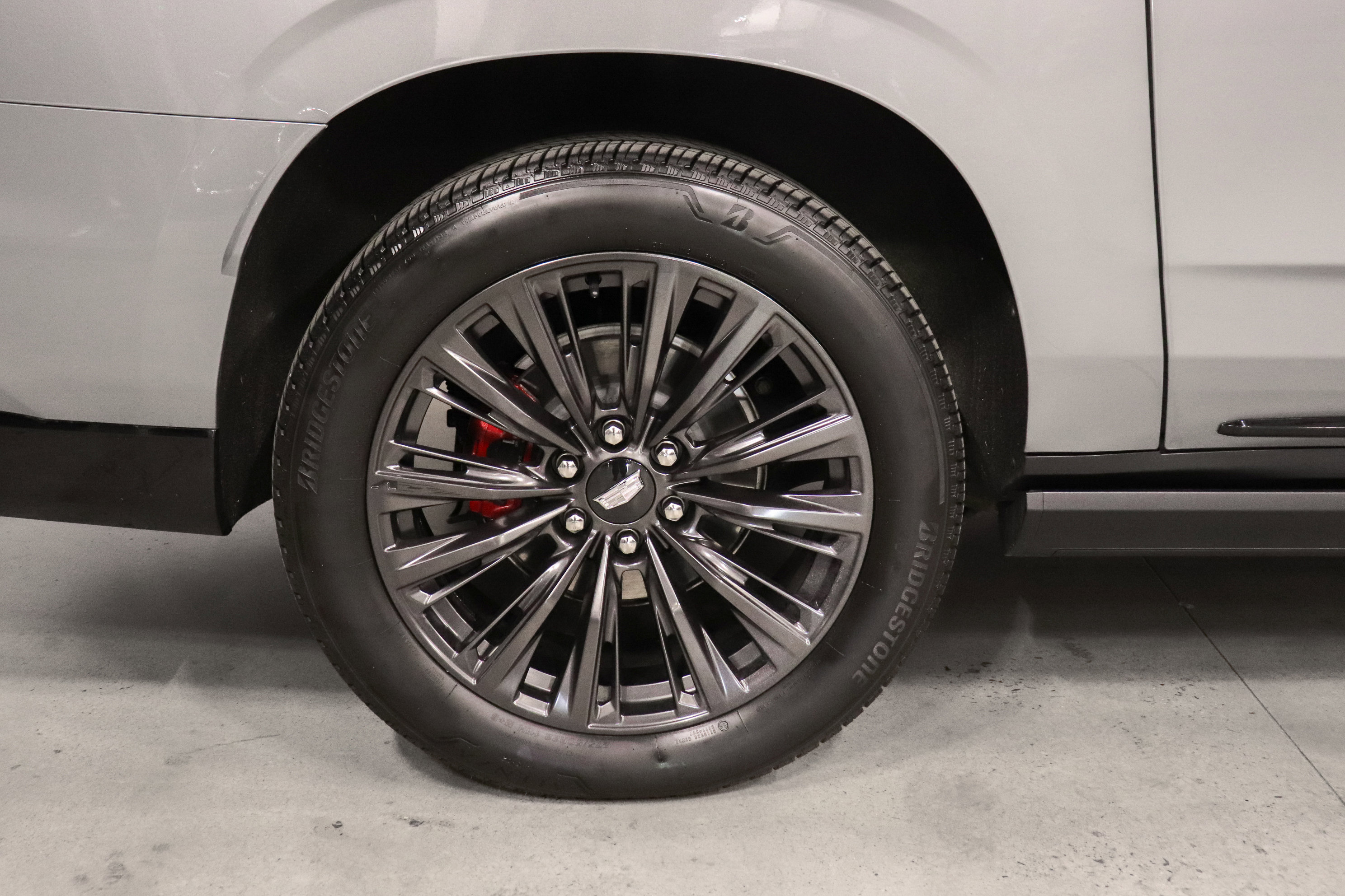 Used 2024 Cadillac Escalade ESV V w/ LPO, ONYX Package image 10