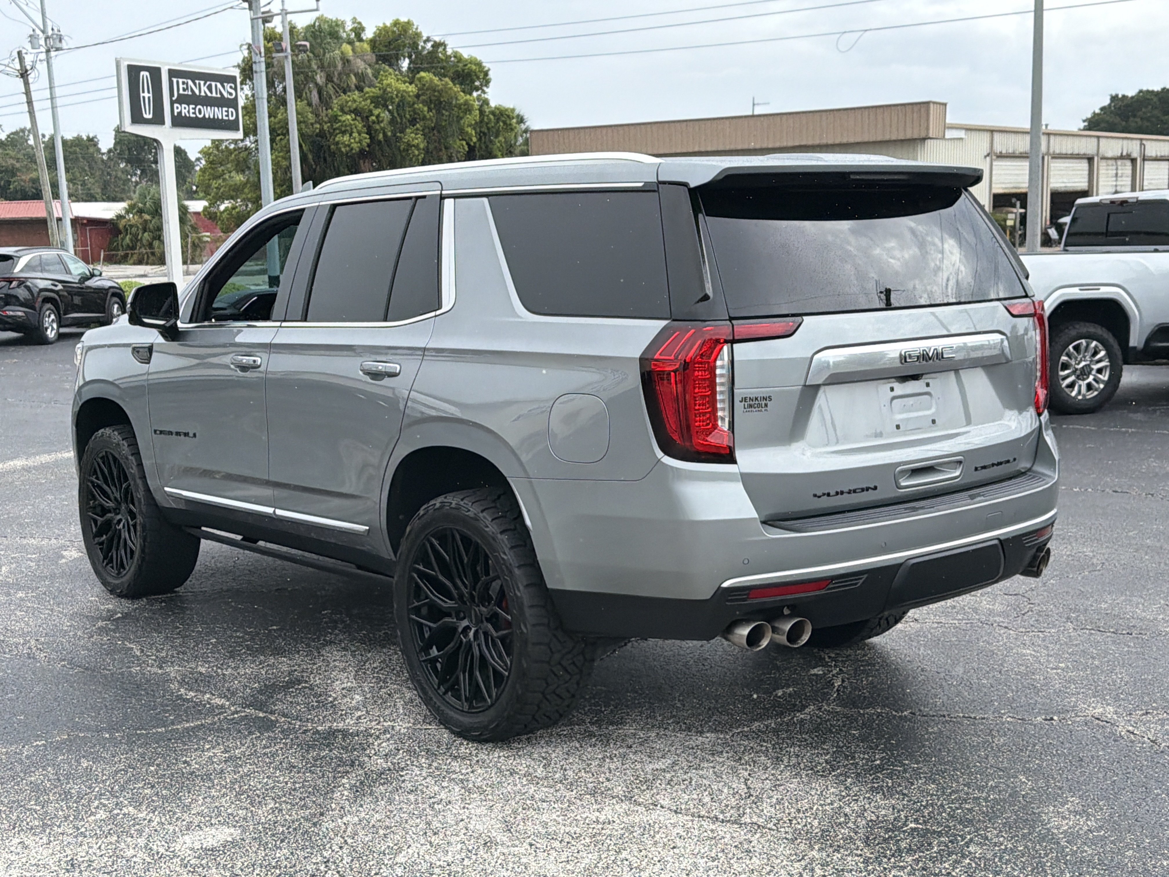 Used 2023 GMC Yukon Denali AWD/4WD image 5