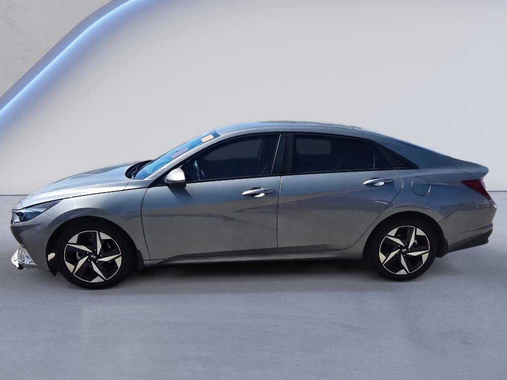 Used 2023 Hyundai Elantra SEL w/ Convenience Package FWD image 2