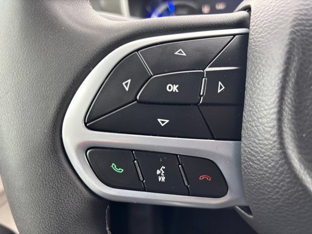 Used 2024 Chrysler Pacifica Limited FWD image 19