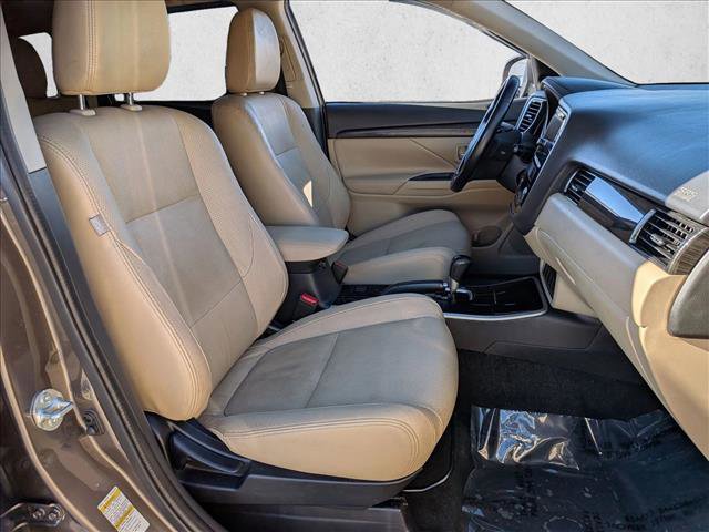 Used 2017 Mitsubishi Outlander SEL image 23