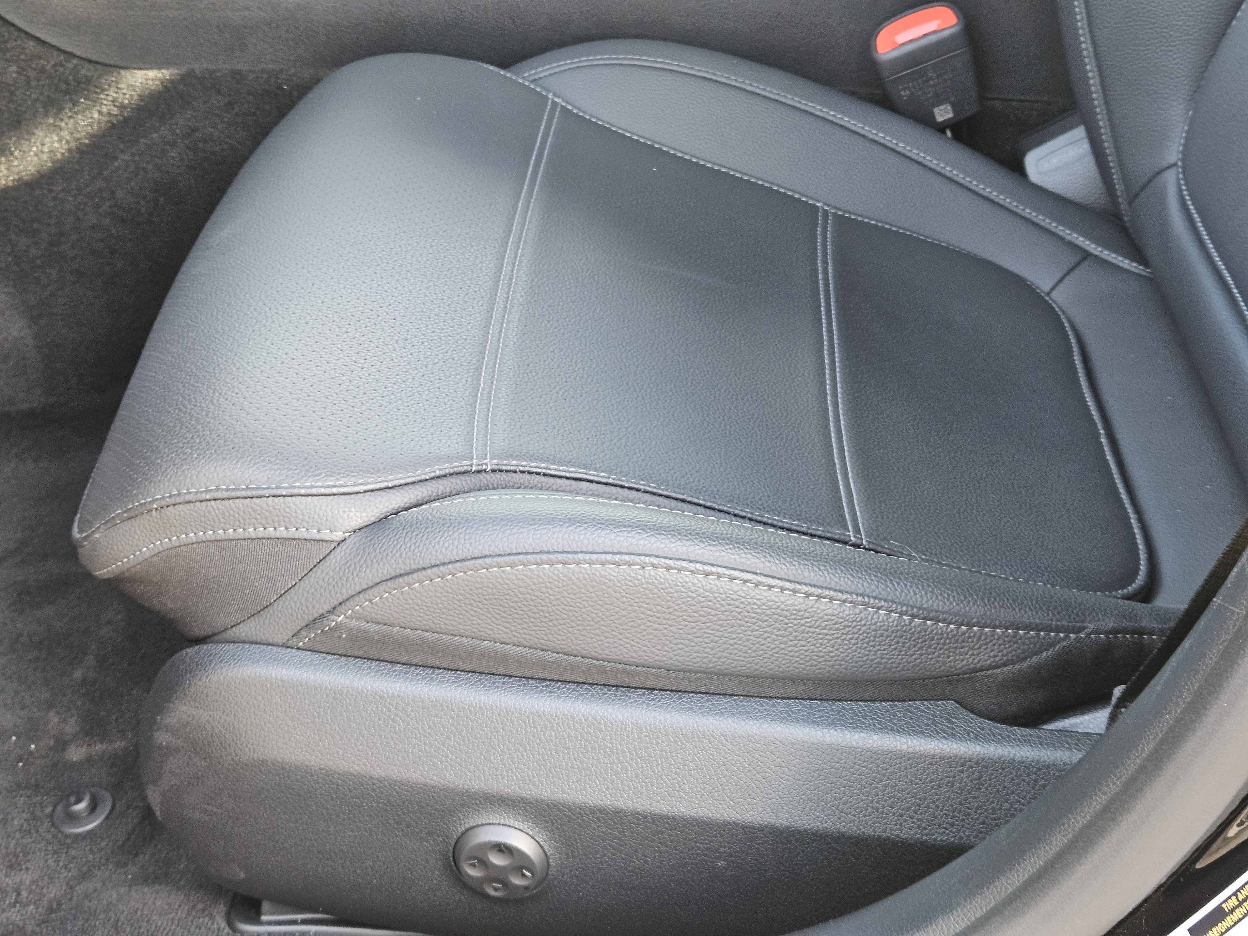 Used 2025 Mercedes-Benz C 300 Sedan image 24