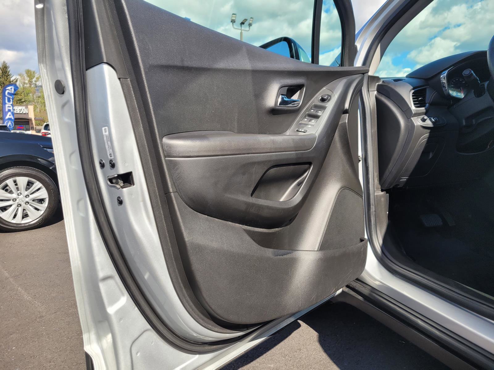 Used 2017 Chevrolet Trax LS image 12