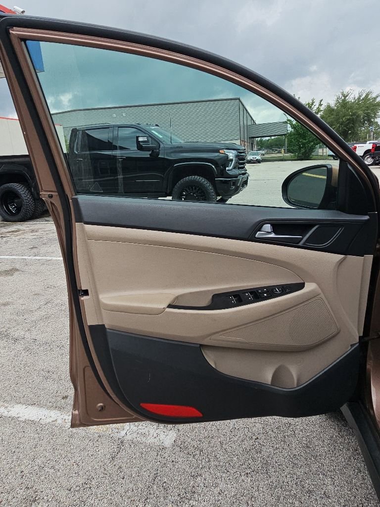 Used 2016 Hyundai Tucson Limited w/ Option Group 03 FWD image 10