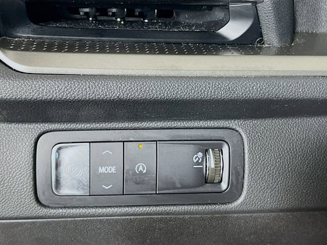 Used 2025 Chevrolet Traverse LT image 12