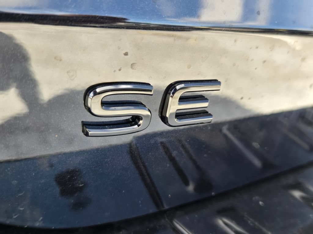 New 2026 Volkswagen Taos SE FWD image 6