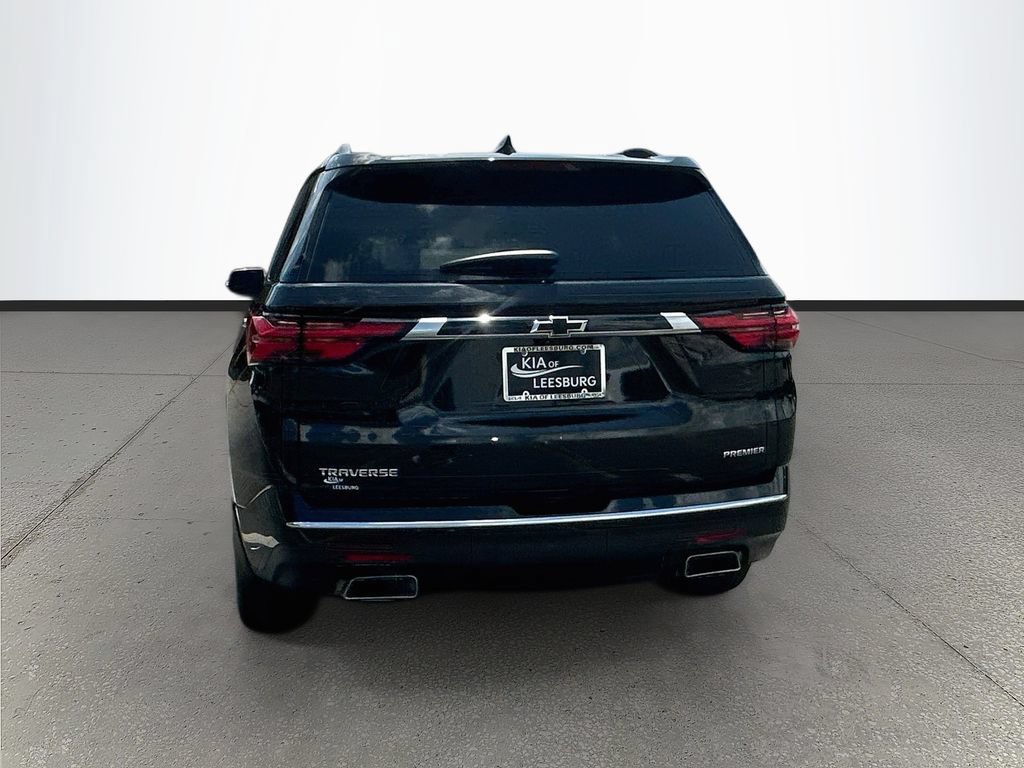 Used 2023 Chevrolet Traverse Premier FWD image 6