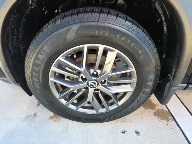 Used 2023 Nissan Rogue S image 10