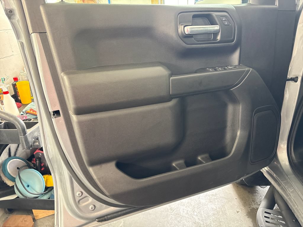 Used 2025 Chevrolet Silverado 1500 Custom Trail Boss w/ Dark Appearance Package AWD/4WD image 15