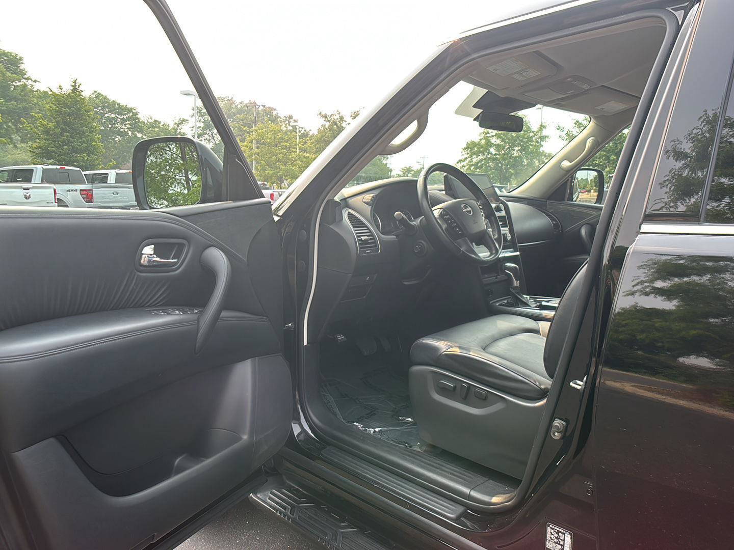 Used 2021 Nissan Armada SV AWD/4WD image 2