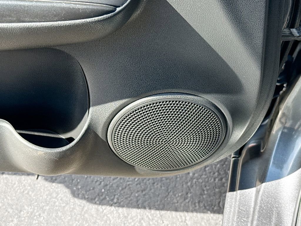 Used 2018 Nissan Versa Note SV image 19