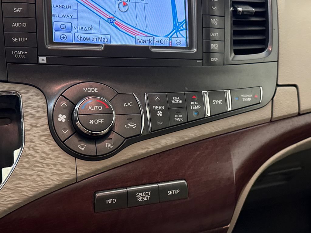 Used 2013 Toyota Sienna Limited w/ Premium Pkg FWD image 31