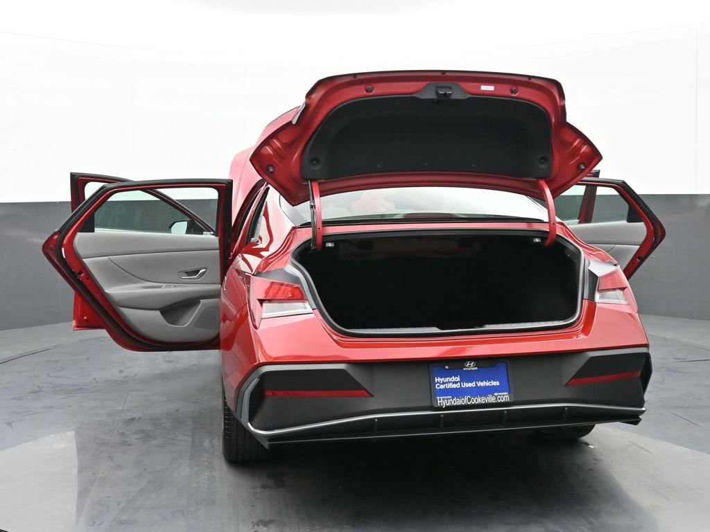 Certified 2025 Hyundai Elantra Sport image 49