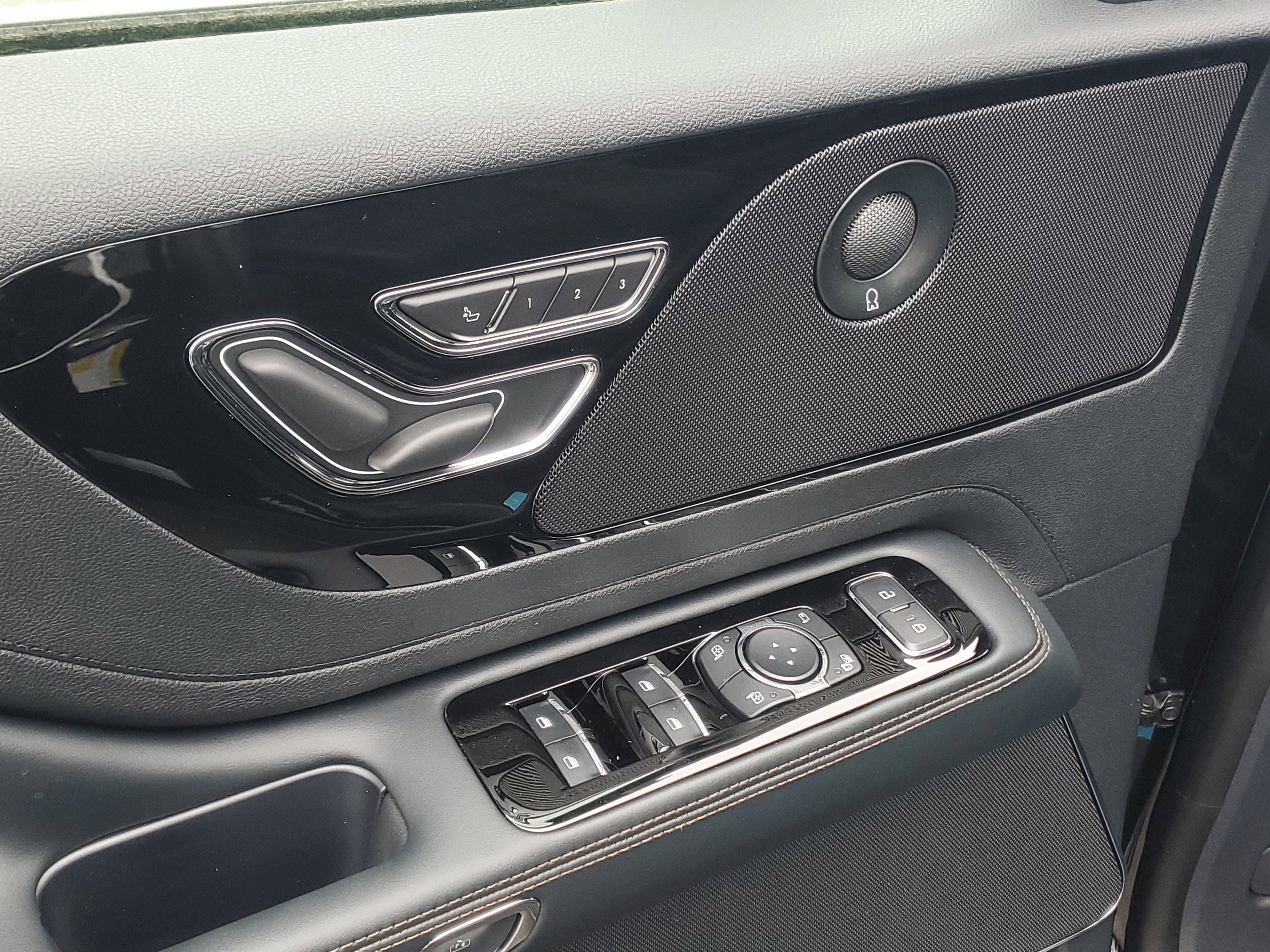 New 2026 Lincoln Aviator AWD image 9