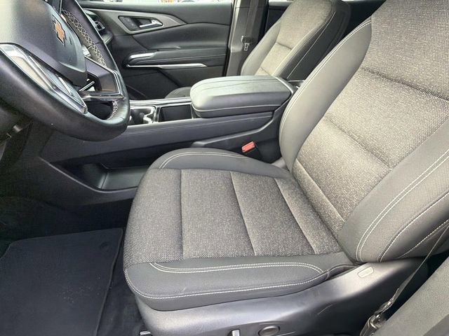 Used 2025 Chevrolet Traverse LT image 16